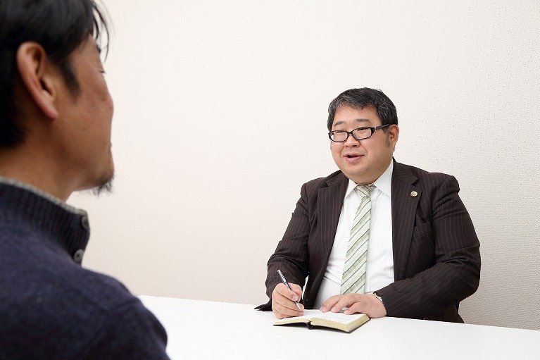 債務整理を弁護士に依頼するメリットとタイミングとは